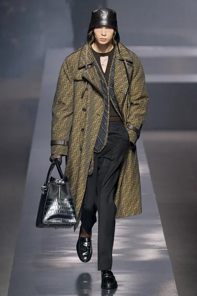 Look 15